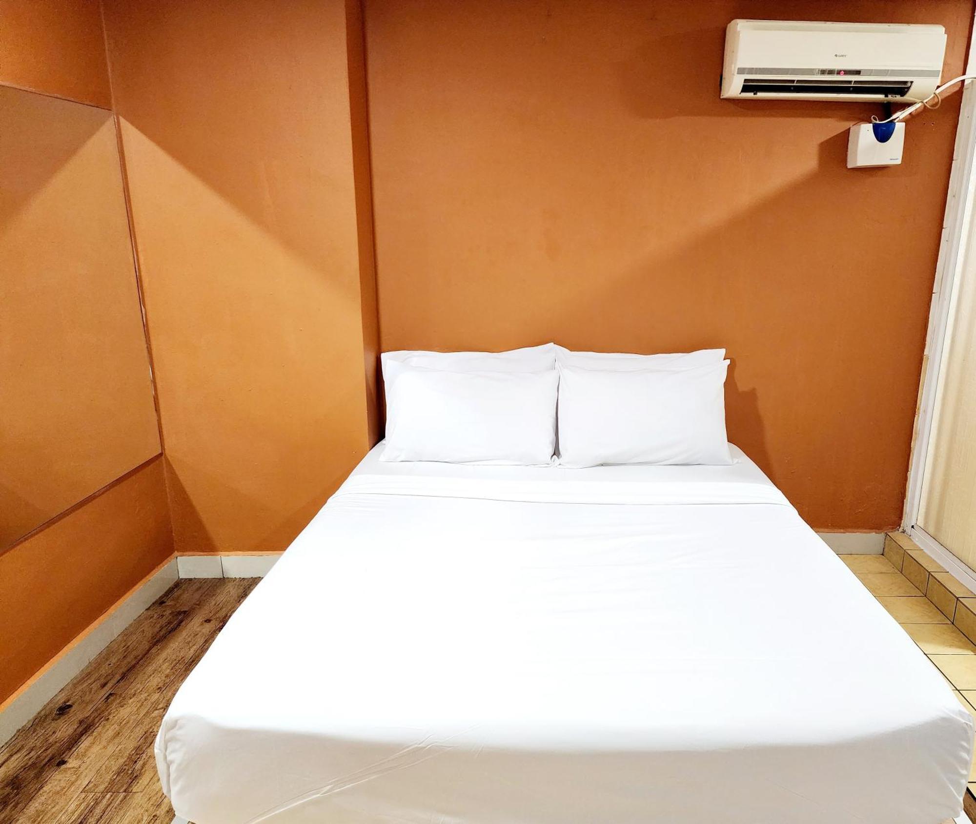 Holiday Hostel Klcc Kuala Lumpur Luaran gambar